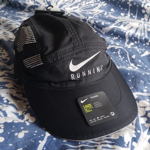 nike tailwind running hat